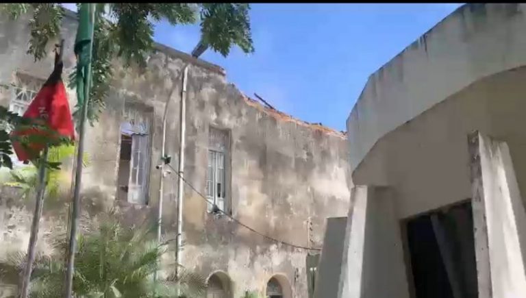 Teto de prédio desaba ao lado da Câmara de João Pessoa; confira detalhes