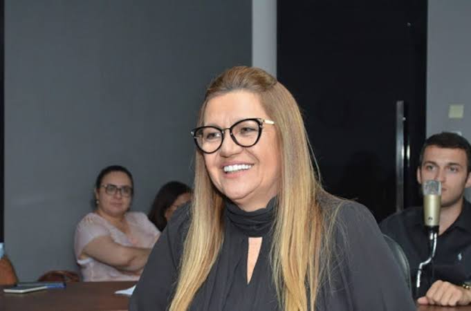 Prefeita de Pocinhos paga salário de janeiro e divulga calendário anual de pagamento