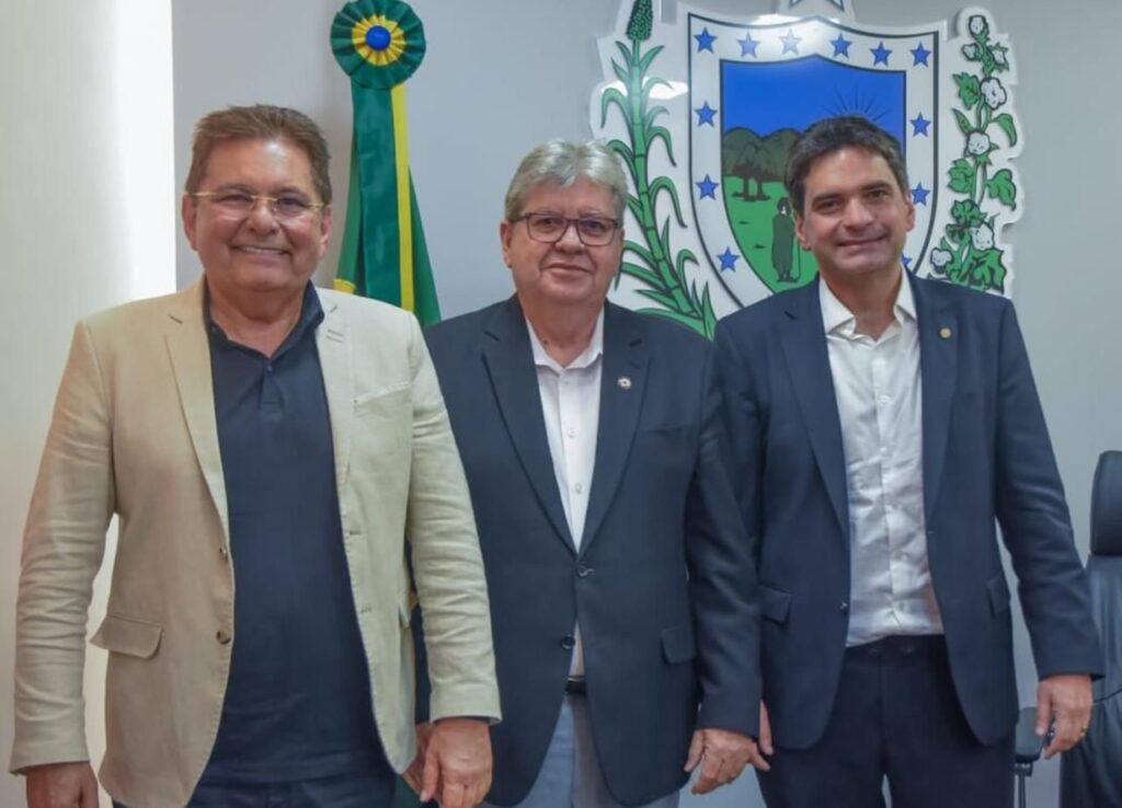 João Azevêdo se reúne com Adriano Galdino, Murilo Galdino, Deusdete Queiroga e Felipe Leitão
