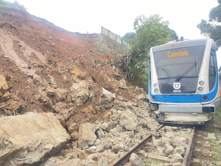 Deslizamentos interrompem transporte ferroviário em João Pessoa