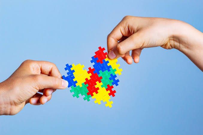 Governo da Paraíba garante assento preferencial em ônibus para pessoas com autismo