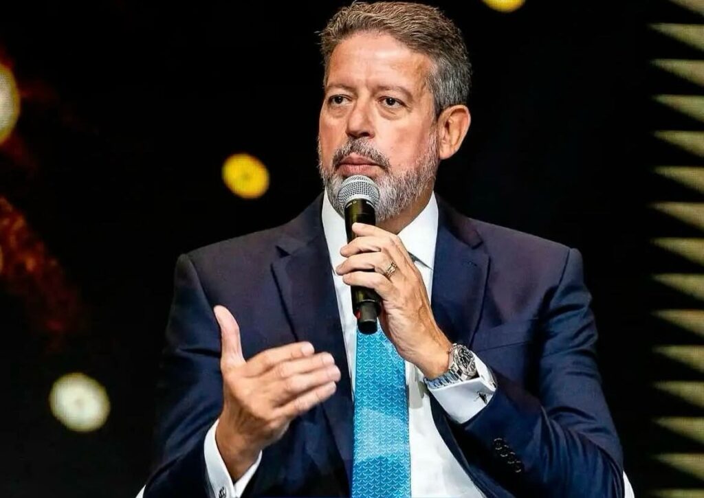 Arthur Lira será o líder do bloco PP-União após oficialização da união