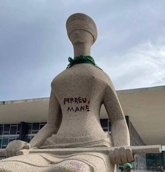 STF condena bolsonarista a 14 anos de prisão por pichação em estátua da Corte durante atos de 8 de janeiro