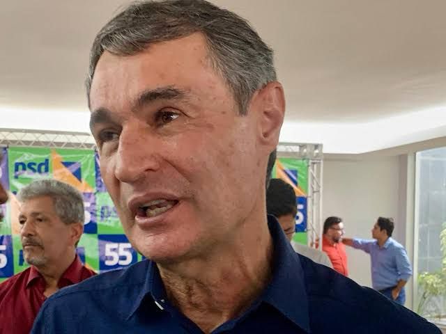 Romero alfineta Cícero Lucena durante posse de Pedro Cunha Lima no PSD: “Nem sempre quem larga primeiro, chega primeiro”