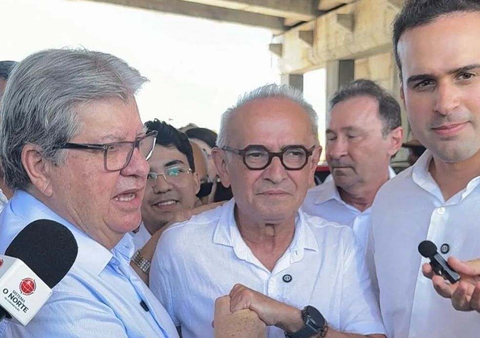 “Vão perder a aposta”: João Azevêdo descarta rompimento com Cícero e reforça aliança durante entrega de obra