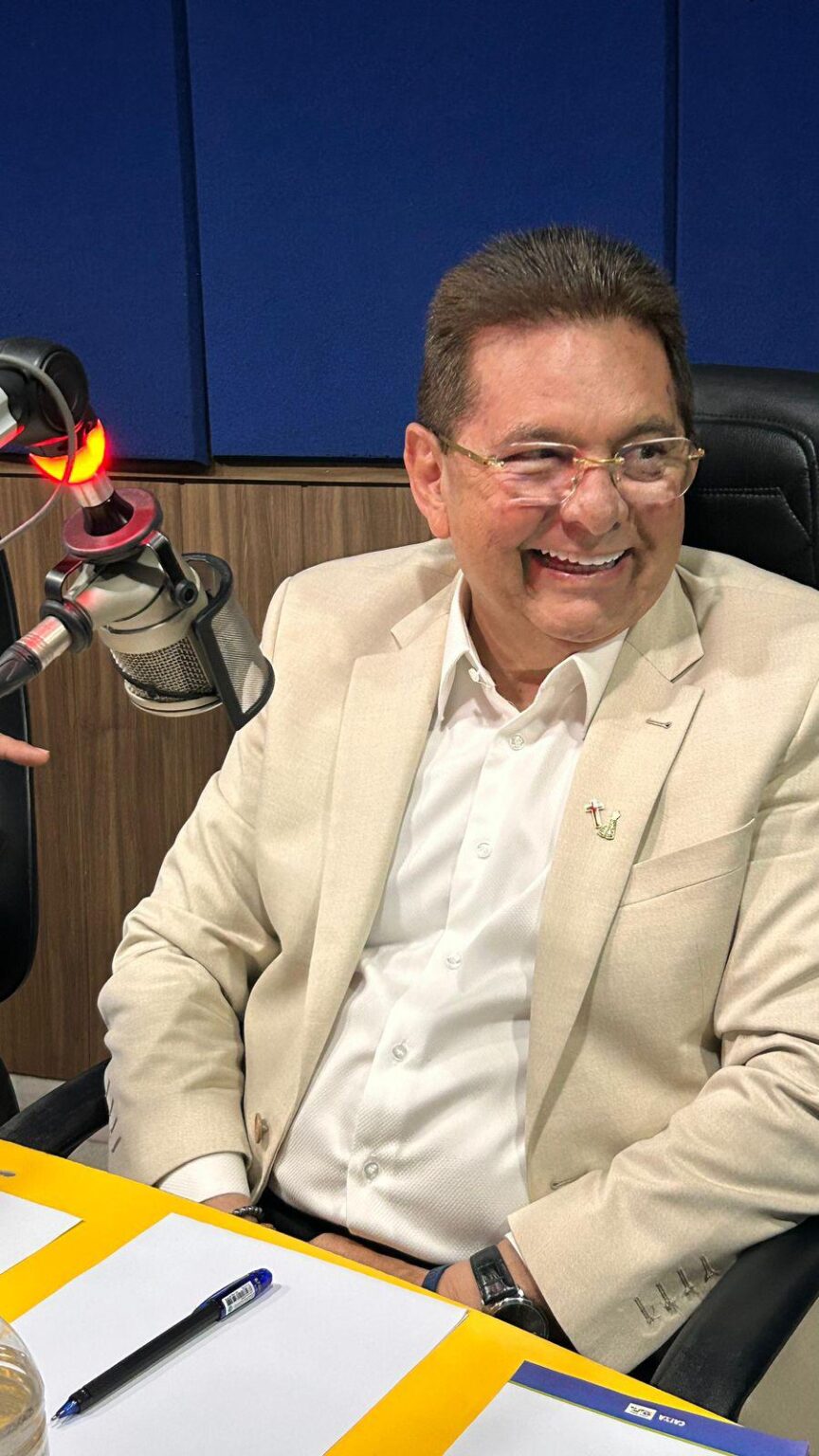 Adriano se mantém na disputa para 2026, mas reconhece que Hugo Motta une base do governo