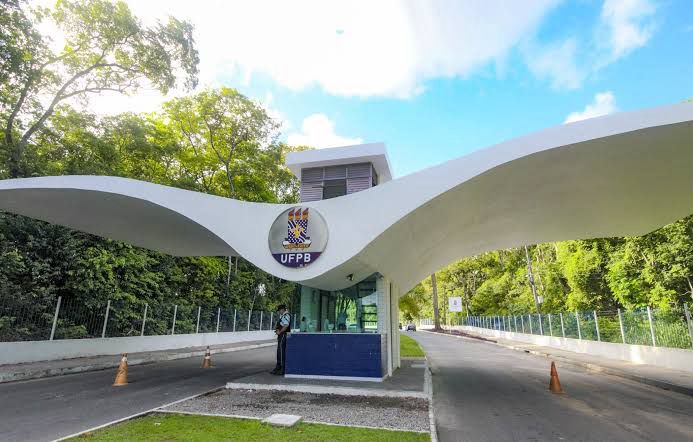 UFPB abre concurso para docentes com 16 vagas e salários de até R$ 14 mil