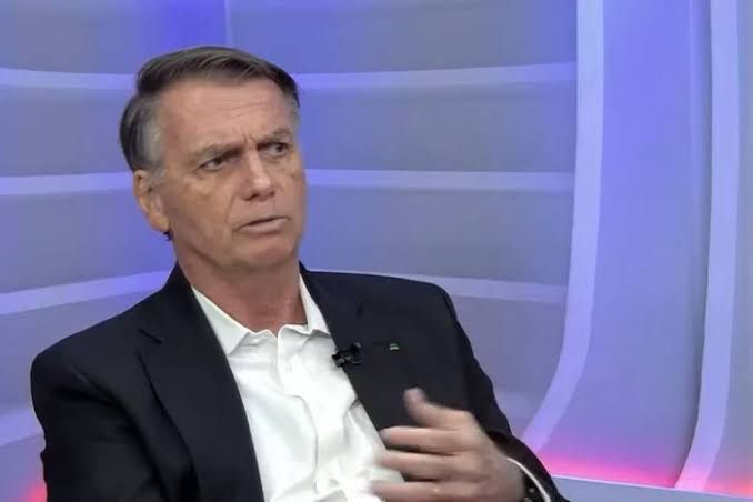 Ex-presidente Bolsonaro admite possível corrupção no INSS durante seu governo e defende investigação