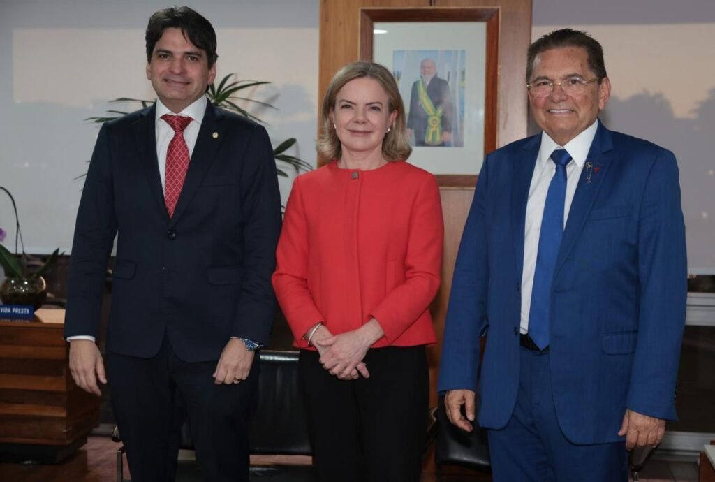 Adriano Galdino discute ações na Paraíba e eleições 2026 em reunião com Gleisi Hoffmann
