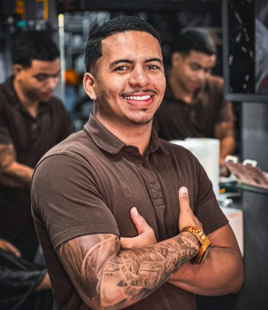 Barbeiro é morto a tiros e duas pessoas ficam feridas em ataque em Cruz das Armas