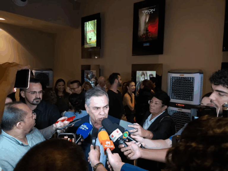 Curta sobre Ronaldo Cunha Lima reúne oposição e quebra barreiras partidárias em João Pessoa