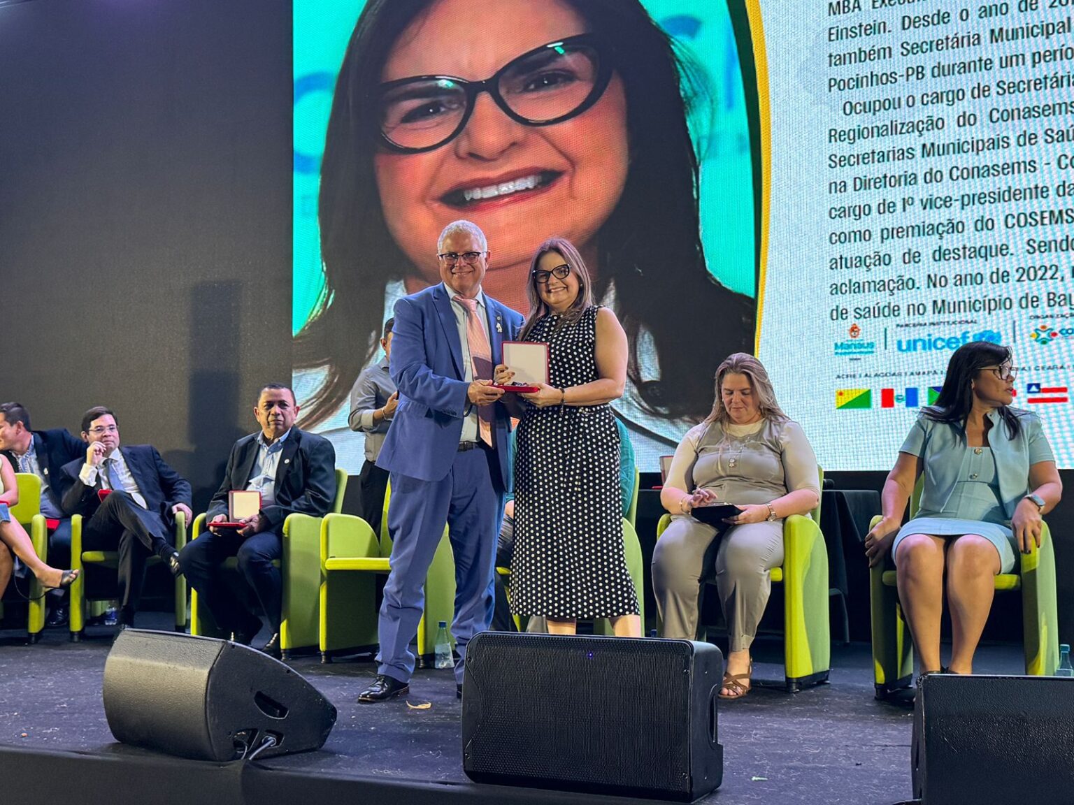 Dra. Soraya Galdino recebe Medalha Zé do SUS em reconhecimento à sua luta pela Saúde Pública