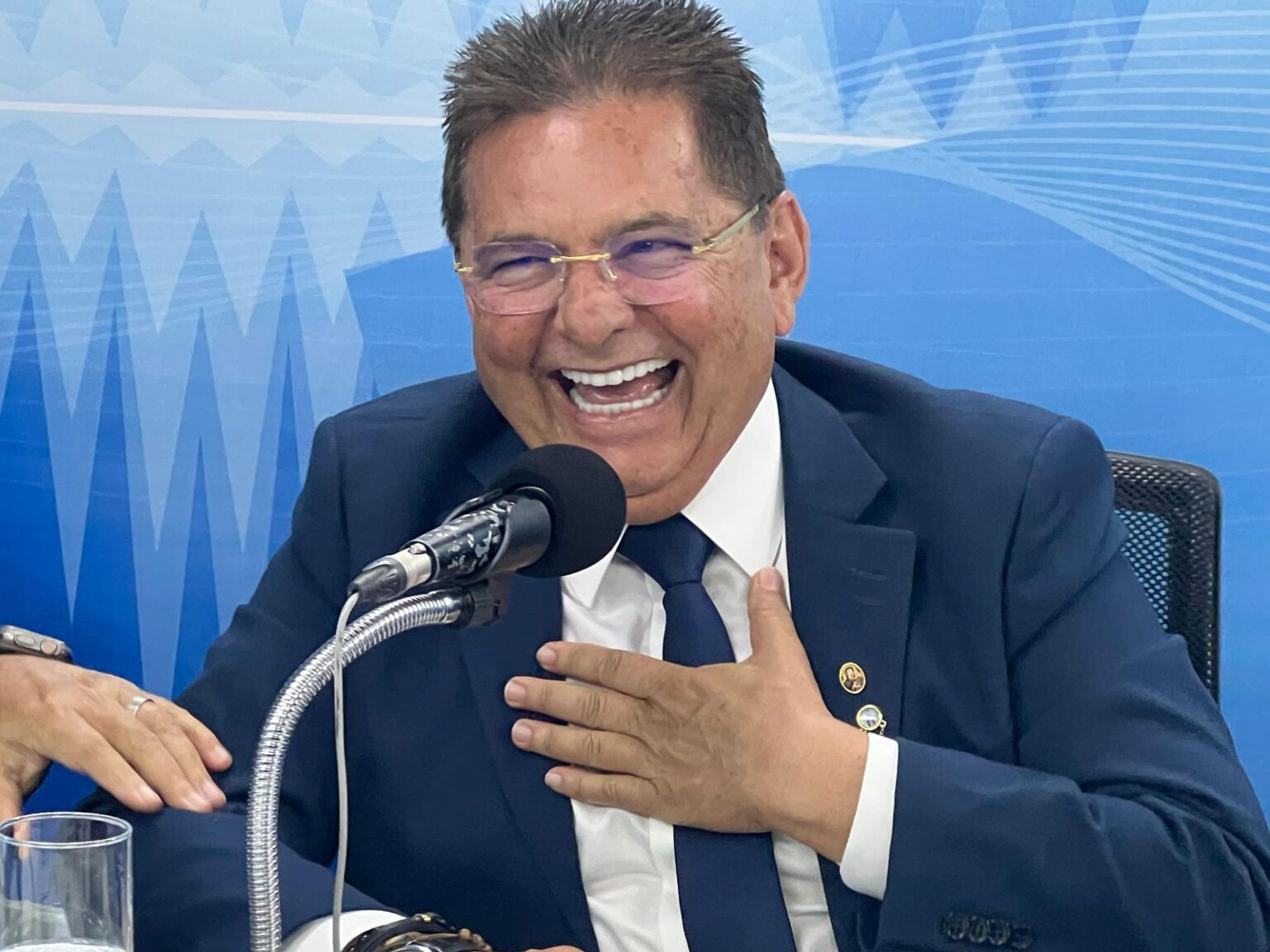 Adriano Galdino ultrapassa marca de 10% e supera Lucas Ribeiro em nova pesquisa para Governo da Paraíba