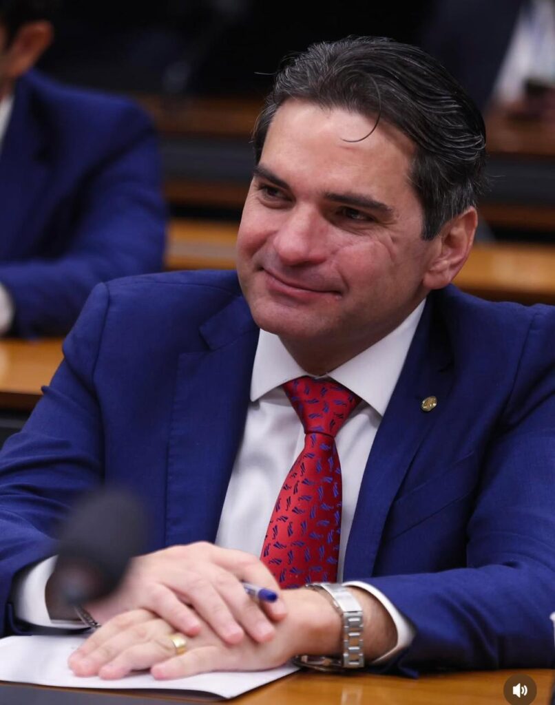 PL que garante atividade física adaptada a pessoas com autismo é aprovado com relatoria de Murilo Galdino