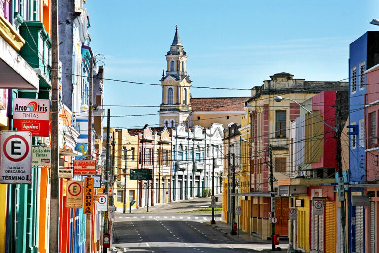 Loja é investigada por vender roupas sem nota fiscal, em João Pessoa