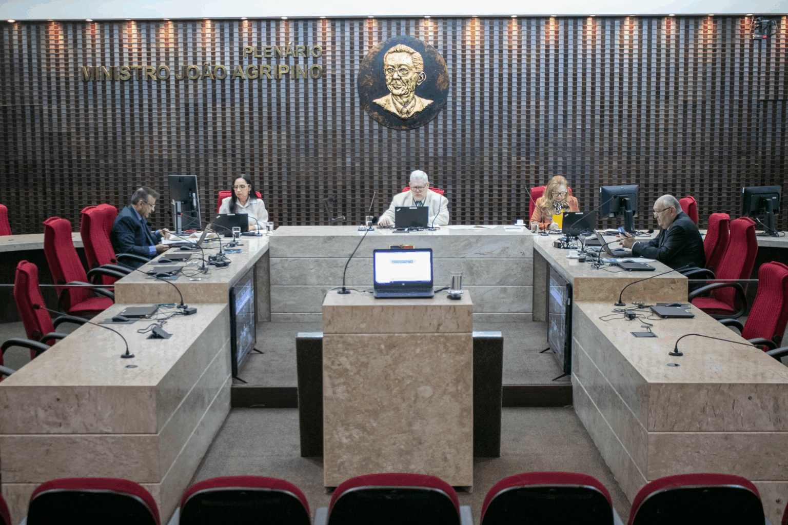 TCE-PB aponta excesso de servidores temporários na Prefeitura de JP