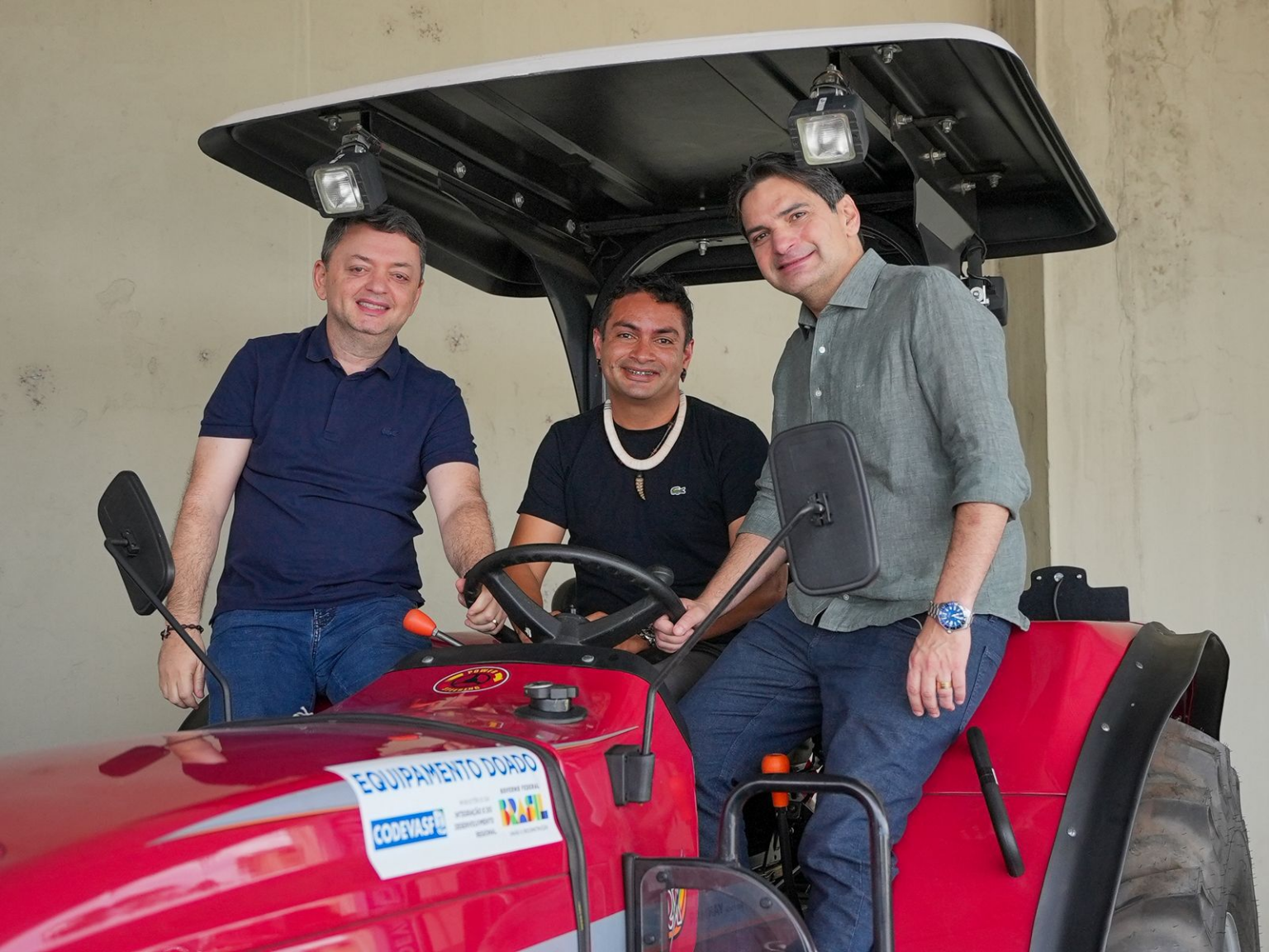 Murilo reforça apoio à agricultura familiar com entrega de novos equipamentos em municípios paraibanos