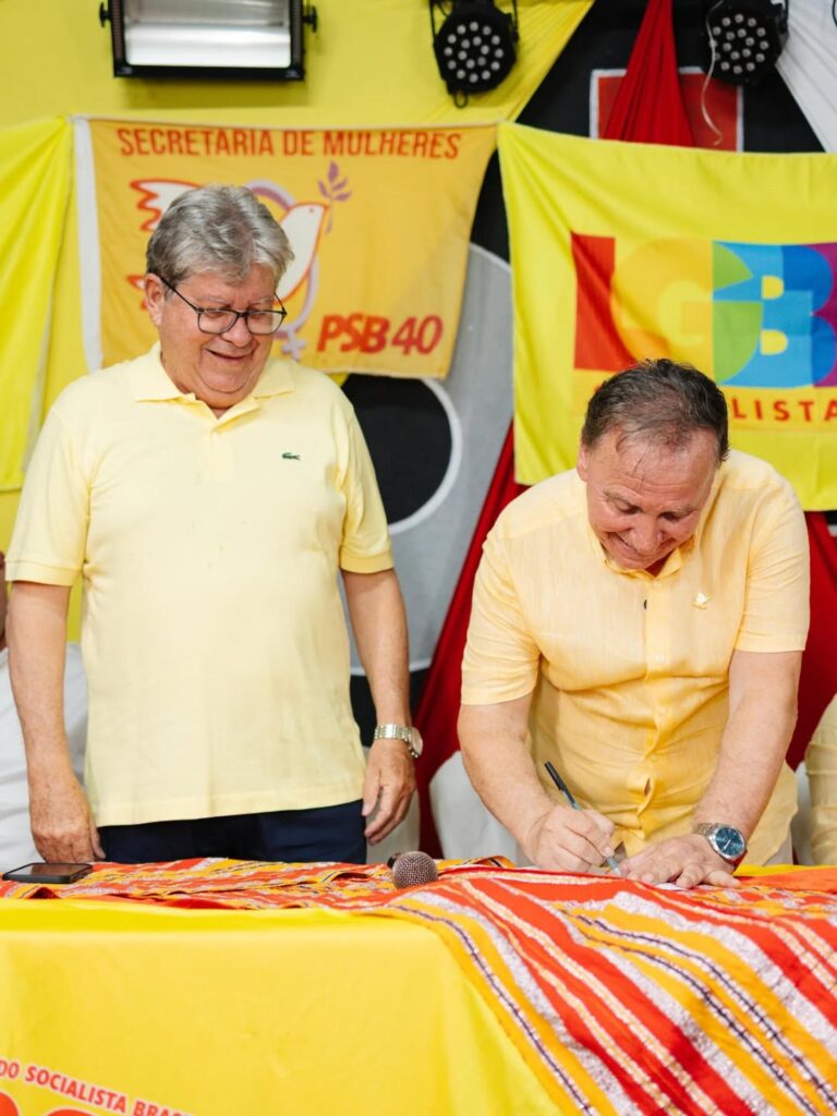 João Azevêdo oficializa Ronaldo Barbosa no comando do PSB em João Pessoa