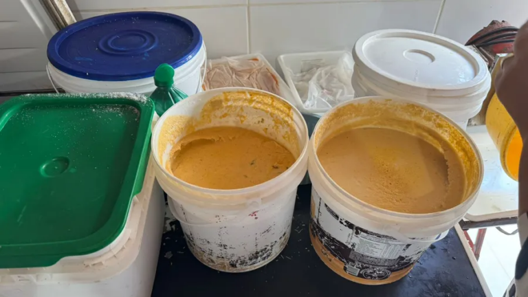 Fiscalização fecha bar e autua outros três em praias de João Pessoa e Cabedelo