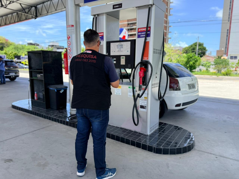 Gasolina sobe pela segunda semana seguida e chega a R$ 6,64 em João Pessoa