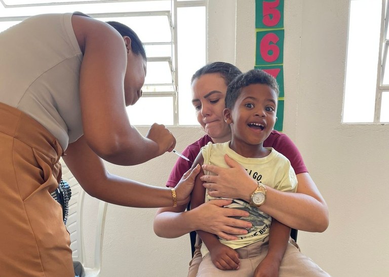 Paraíba intensifica vacinação em escolas e convoca municípios para mobilização