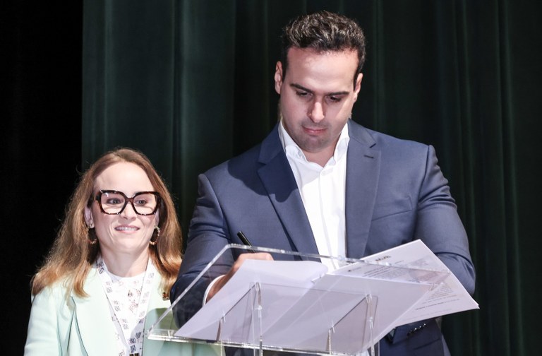 Lucas Ribeiro assina acordo inédito e faz da Paraíba o primeiro estado a aderir programa de educação fiscal nas escolas