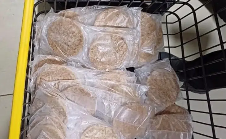 MP-Procon autua supermercado no Conde por venda de produtos vencidos e carnes sem identificação