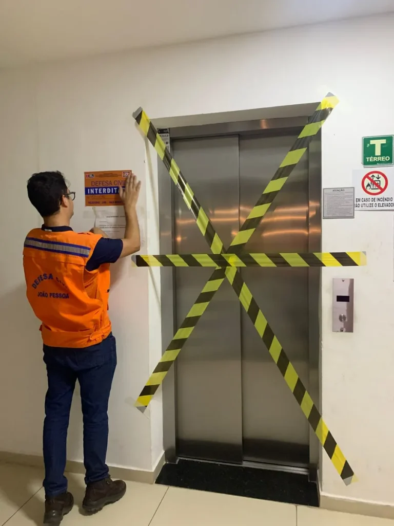 Defesa Civil interdita todos os elevadores de condomínio após acidente que deixou mulher paraplégica em João Pessoa