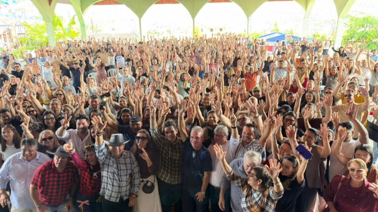 Café junino de Adriano e Murilo Galdino reúne multidão em confraternização em Campina Grande
