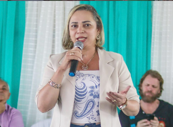 Prefeita de Mulungu denuncia intimidação em frente à própria residência