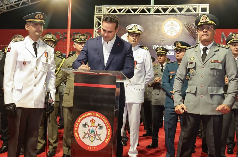 Lucas Ribeiro autoriza convocação de cadastro reserva para oficiais da PM e Bombeiros