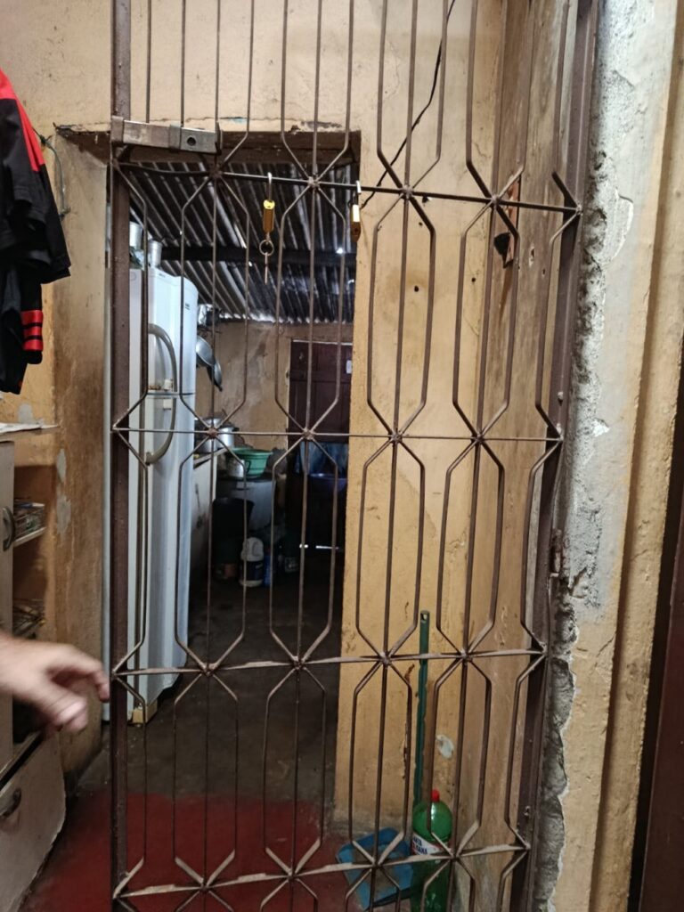 Homem é resgatado de cárcere privado; irmão é preso suspeito de mantê-lo em cativeiro