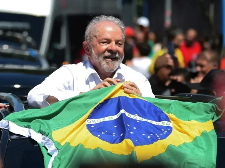 Consultoria internacional vê Lula como favorito e eleva chance de reeleição para 60%