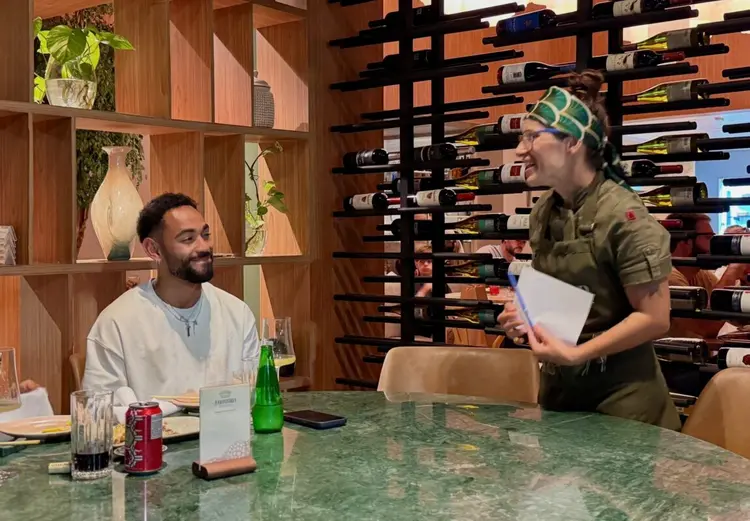 Após eliminação na Copa, Matheus Cunha é visto em restaurante de João Pessoa