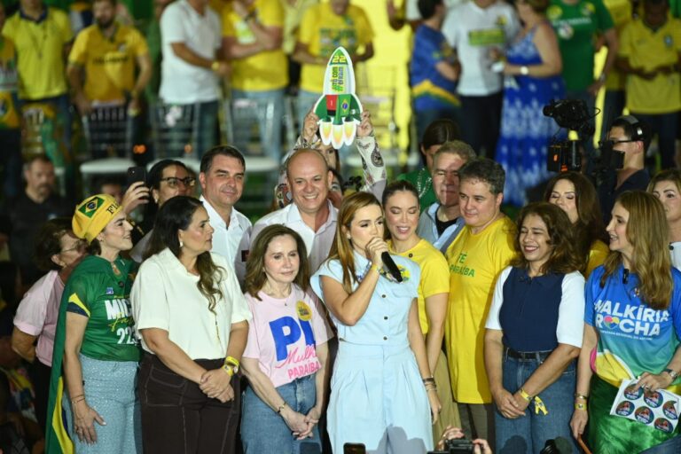 Esposa de Cabo Gilberto, Nayana Pontes é anunciada como vice de Efraim Filho
